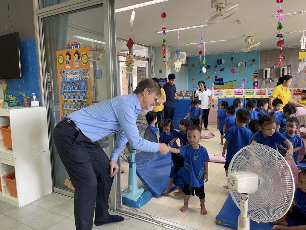 Mr. Peter Karsten, CEO of STARTRADER interacting with the Slum Care Child kids.